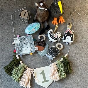 Baby Toy Bundle with Animal Plush and Banner. Brands- RHBABAY&CHILD/WEE GALLERY